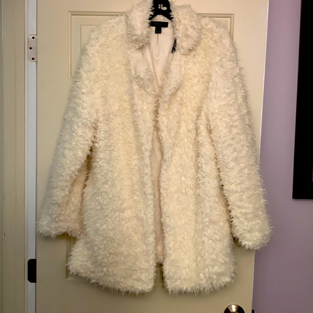 Off whit furry jacket